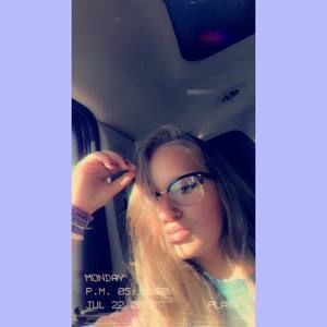 Meet your Posher, Courtney